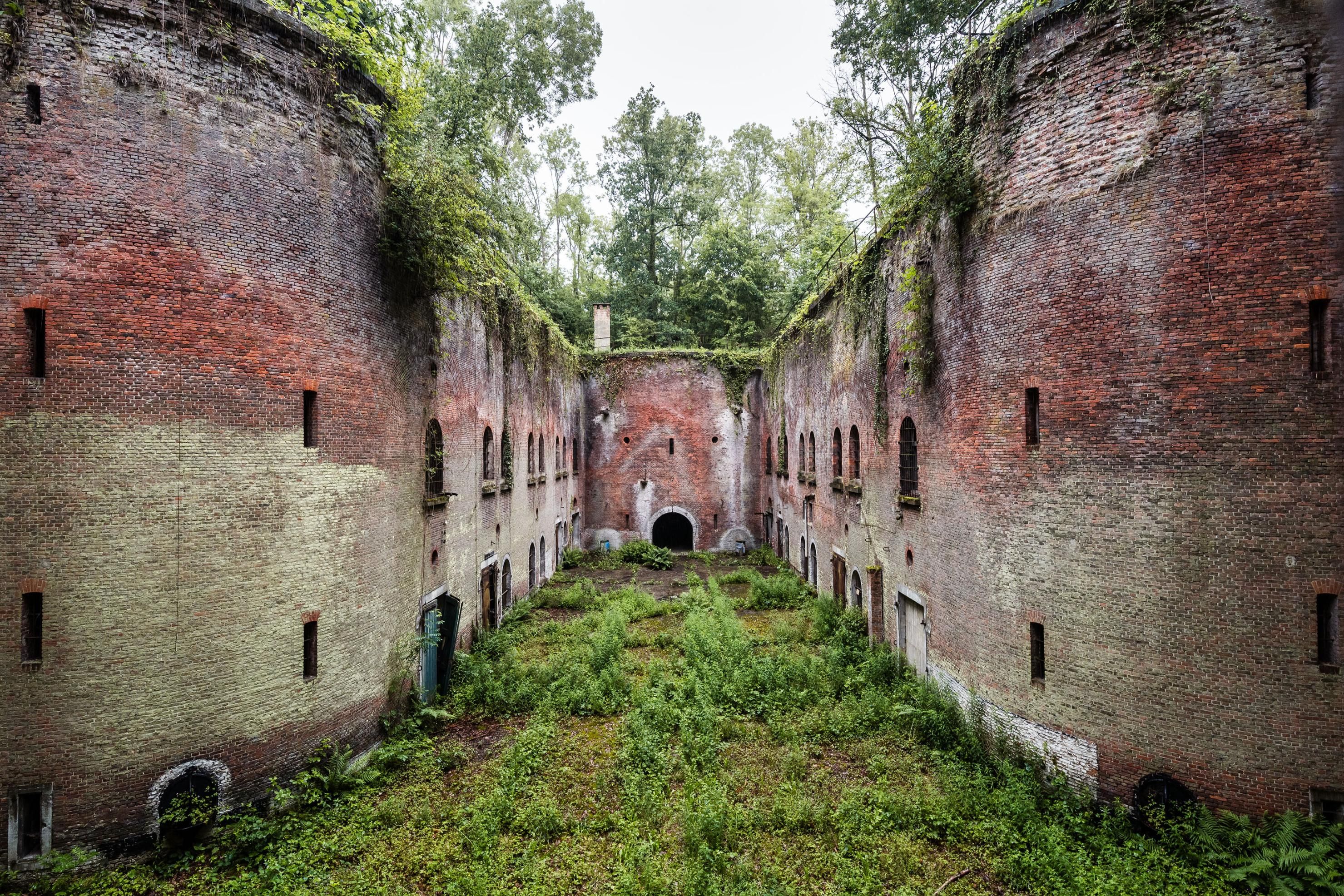 Buitenaanzicht van de muren van het fort.