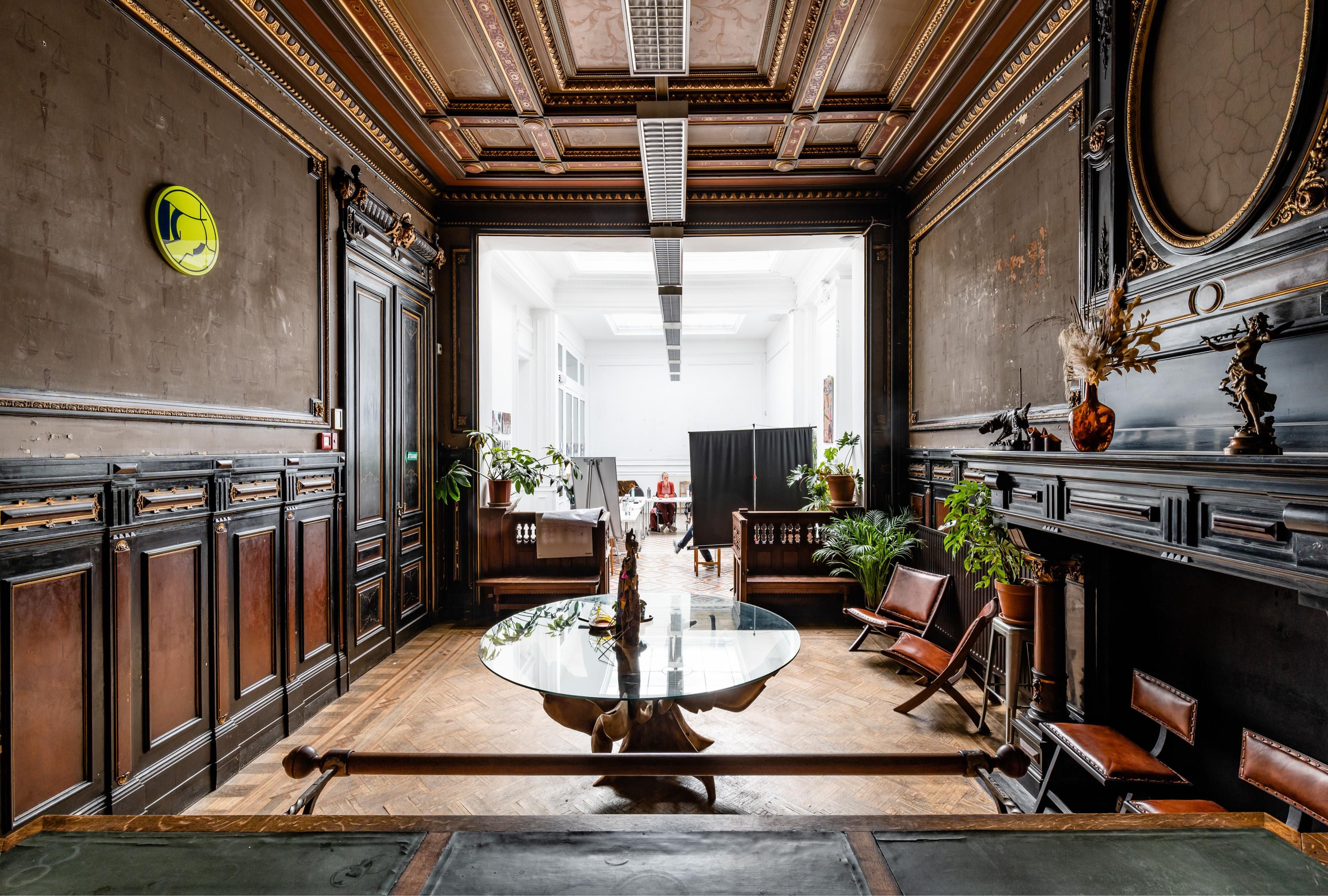 Mooi uitgewerkte kamer in de voormalige woning van jeneverstoker Masquelier.