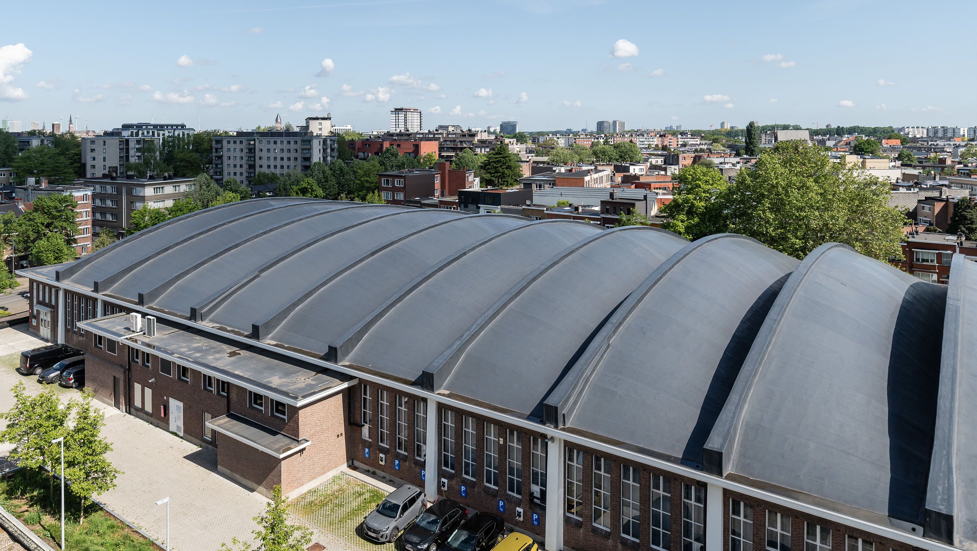 Het dak van het gebouw.