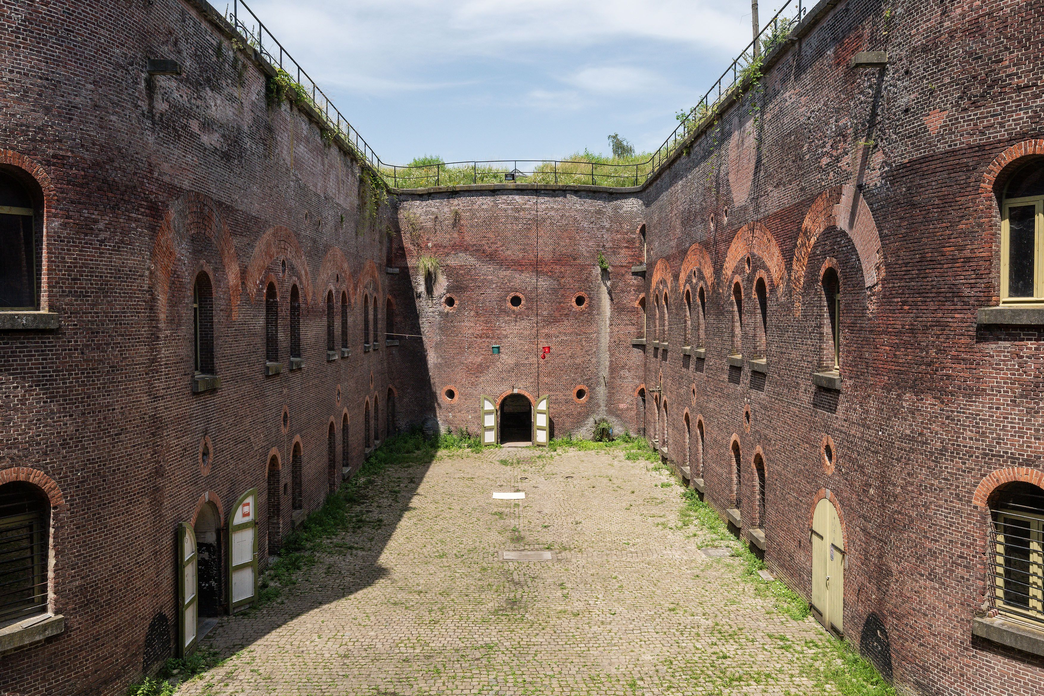 Stuk van de buitengevel van Fort 8.