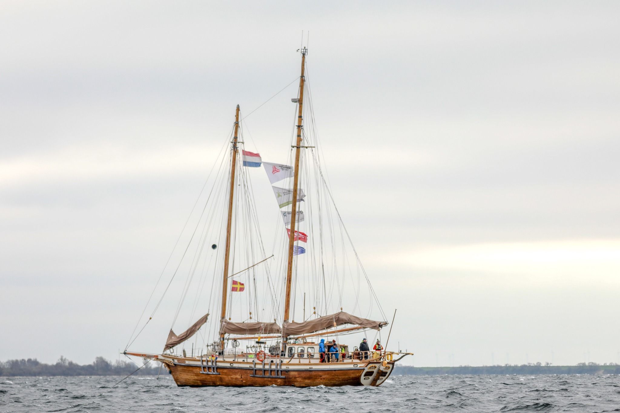 Zeilschip Rupel vaart op zee