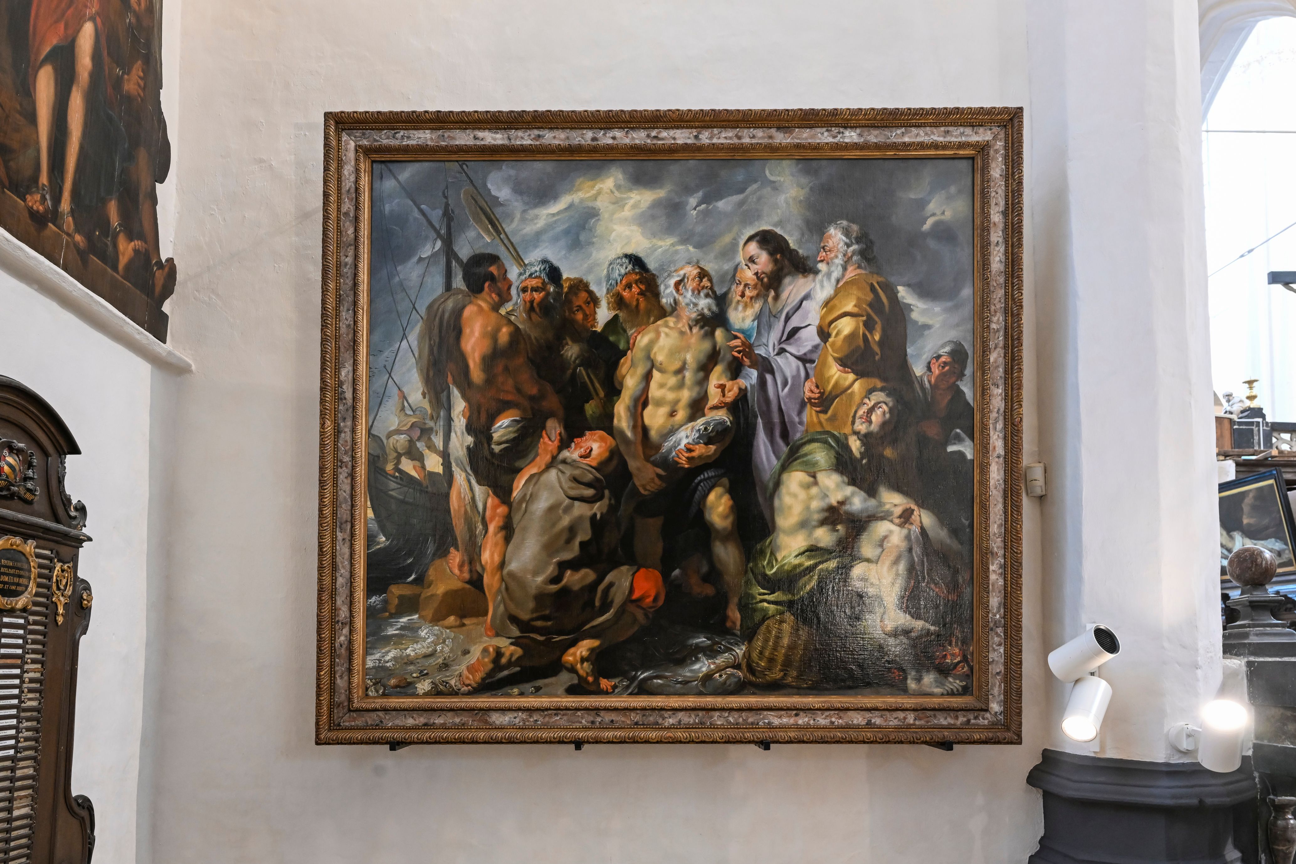 Het schilderij “de wonderbare visvangst” of “de roeping van Petrus” van Jacob Jordaens in de Sint-Jacobskerk.